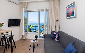 Caleta Seaview Suites II - Pool & Jacuzzi